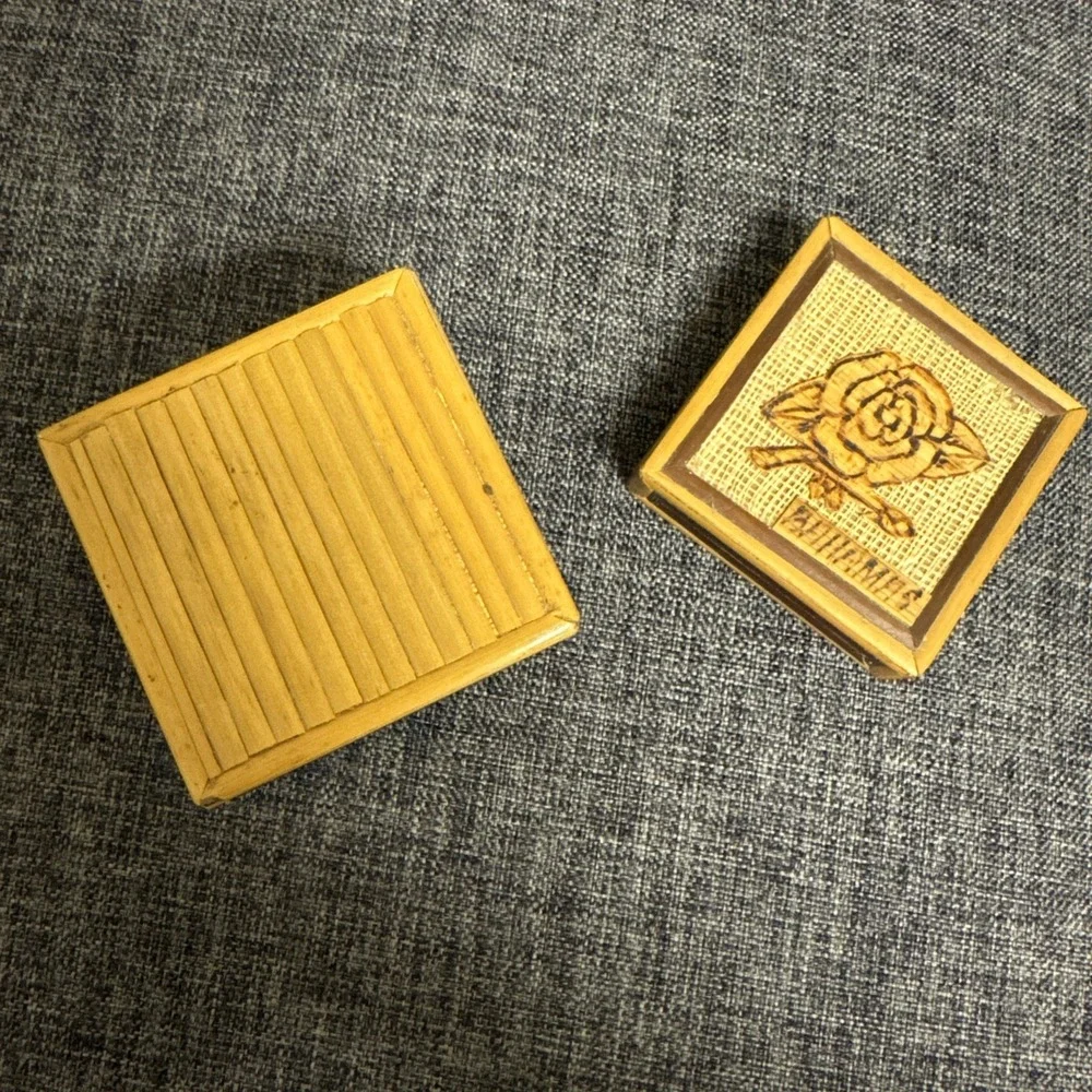 VINTAGE BAMBOO / WICKER SQUARE TRINKET BOX BAHAMAS ROSE Red‎ Fabric Lined 2.5